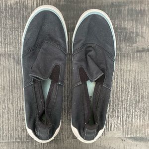 Womens 8.5 Columbia slip on sneaker. Pre-owned.